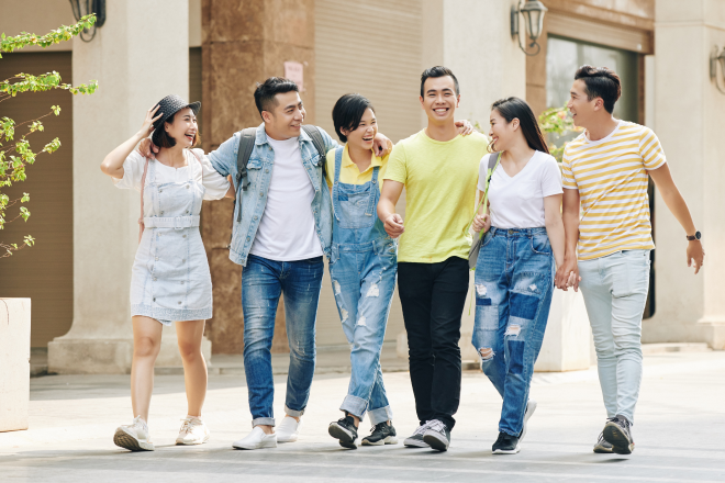 happy-students-walking-outdoors 1 (3)